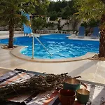 Entspannungsoase - Insel Krk فيلة Rasopasno